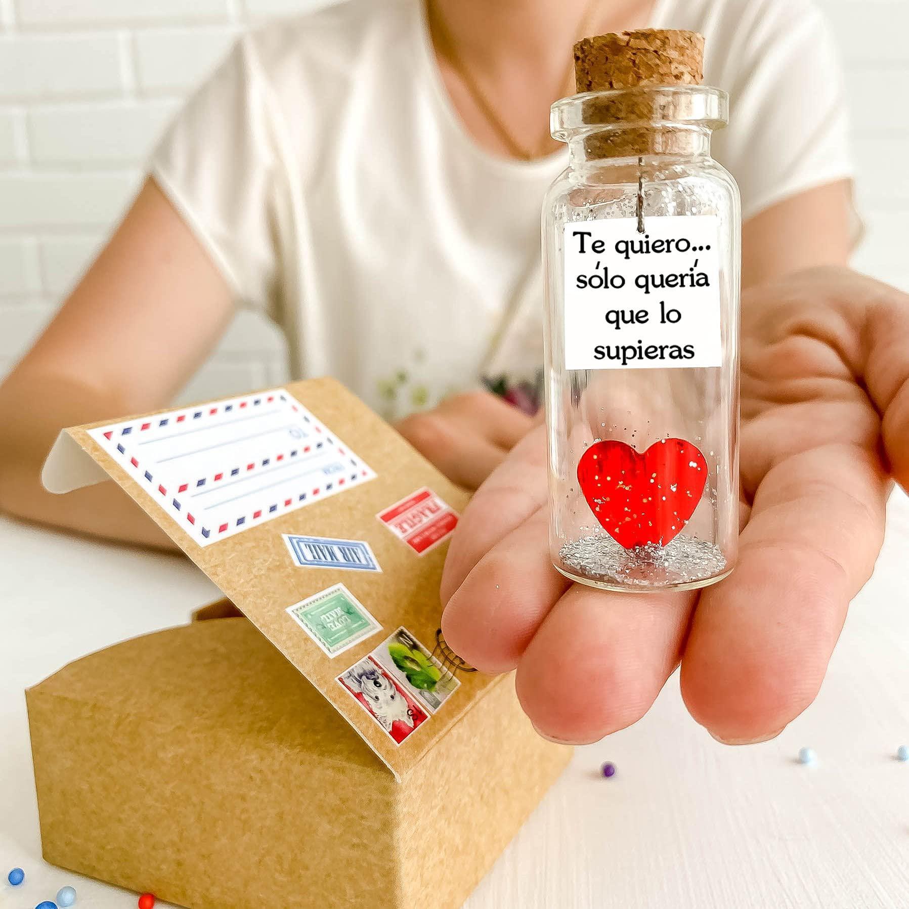 Mensaje romántico en una botella para regalar a tu novio o novia Tarro de los deseos con una tarjeta para tu esposo o esposa (bottle in cute craft paper box Te quiero… sólo quería que lo supieras) Mensaje romántico en una botella para regalar a tu novio o novia Tarro de los deseos con una tarjeta para tu esposo o esposa (bottle in cute craft paper box Te quiero… sólo quería que lo supieras)