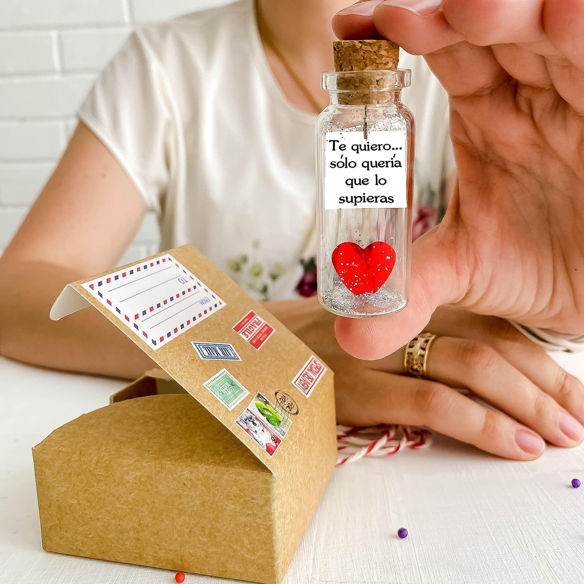 Mensaje romántico en una botella para regalar a tu novio o novia Tarro de los deseos con una tarjeta para tu esposo o esposa (bottle in cute craft paper box Te quiero… sólo quería que lo supieras) Mensaje romántico en una botella para regalar a tu novio o novia Tarro de los deseos con una tarjeta para tu esposo o esposa (bottle in cute craft paper box Te quiero… sólo quería que lo supieras)