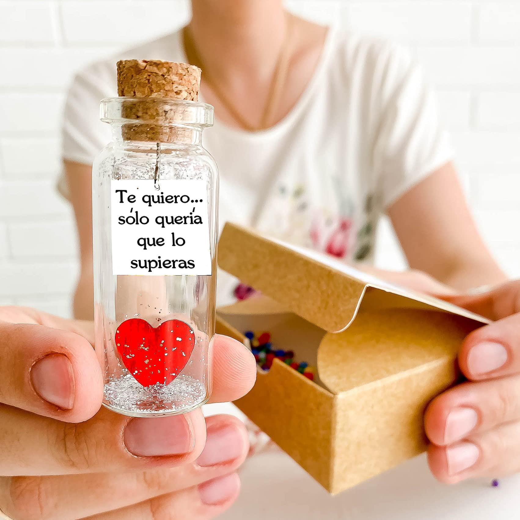 Mensaje romántico en una botella para regalar a tu novio o novia Tarro de los deseos con una tarjeta para tu esposo o esposa (bottle in cute craft paper box Te quiero… sólo quería que lo supieras) Mensaje romántico en una botella para regalar a tu novio o novia Tarro de los deseos con una tarjeta para tu esposo o esposa (bottle in cute craft paper box Te quiero… sólo quería que lo supieras)
